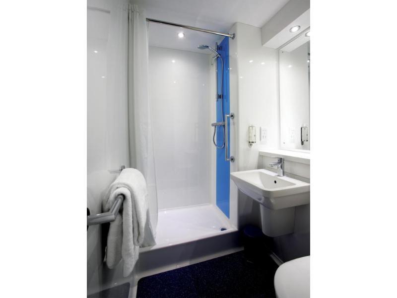 Travelodge London Richmond Central Exterior foto
