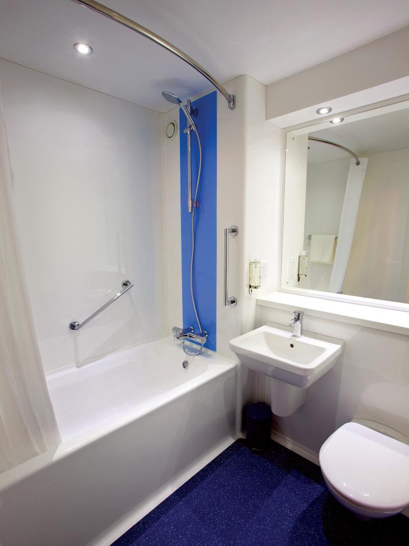 Travelodge London Richmond Central Exterior foto